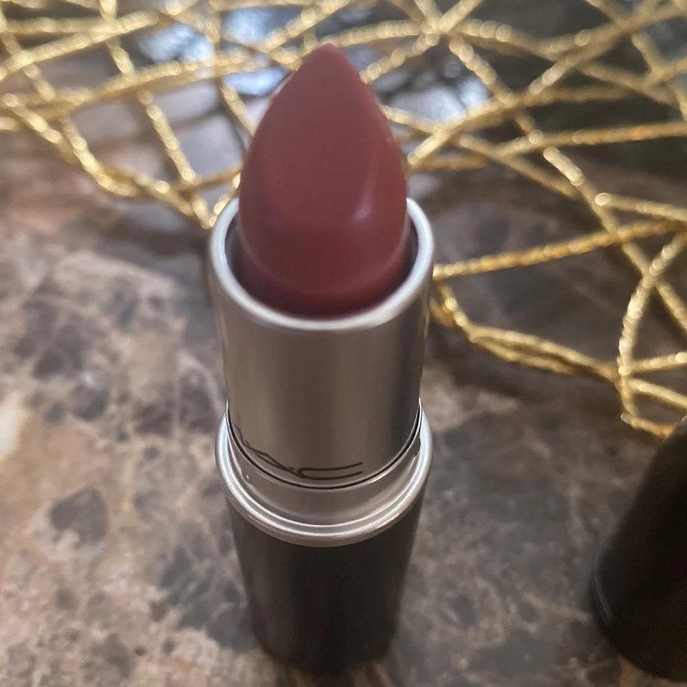 NWT MAC frost lipstick Skew 324 - Picture 1 of 3
